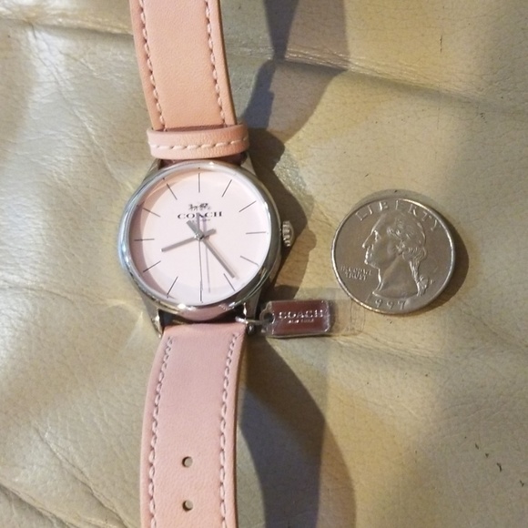 🌸Cutest Coach Watch W/ Signature Coach Tag!!! - Picture 8 of 8